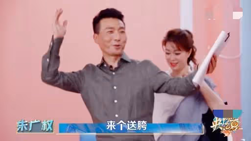 央視主持文靜長發出鏡播新聞，變化大被贊太漂亮，曾戴假短髮多年