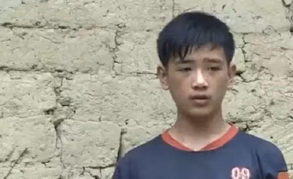 13歲男孩父母雙亡，「靠撿垃圾謀生」一度沒錢讀書，6年後，以707分數考上頂級學府北大：沒辜負所有人的期望