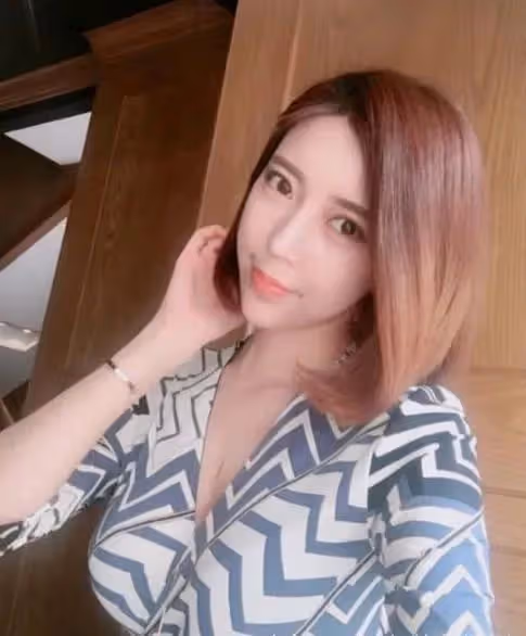 韓國主播崔曉梅，名字雖土但顏值不差，好身材搭配舞蹈很吸粉