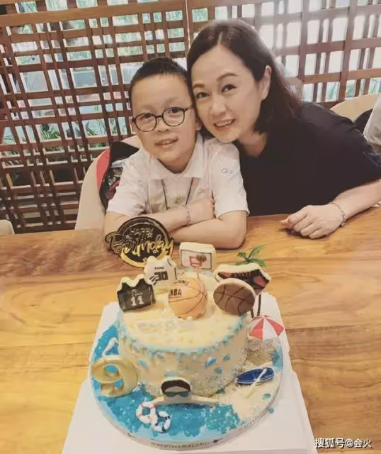 TVB五美之一變成大媽！遇渣男未婚生子，姚瑩瑩為養家，1年拍10部戲落一身病