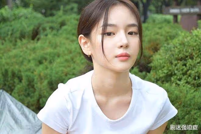 酷似韓韶禧+申世景的新人模特,網友:不是姐妹嗎?
