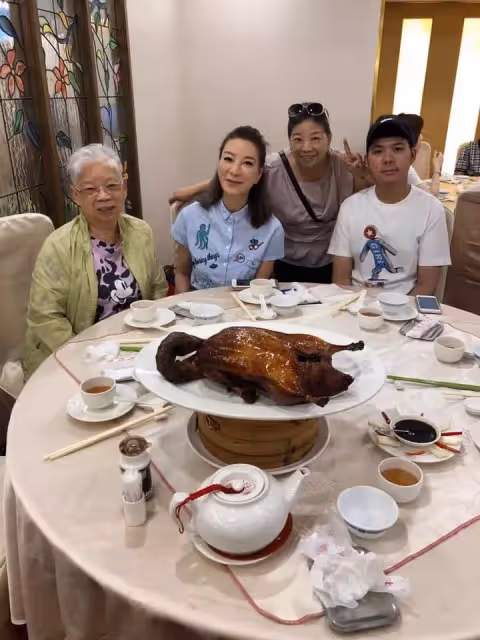 連手足都照顧到！楊繡惠「送大哥一棟房」砸百萬給驚喜　突然「談到男友感情」嘆：公私要分明