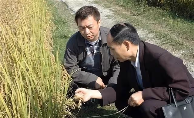 香港知名男星二度確診!被朋友傳染,自曝扁桃腺像針在刺一樣疼
