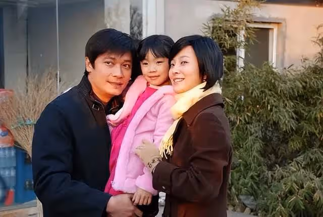 賣衛生巾裝尷尬,扮經典角色,全家上陣,過氣港星內地帶貨花招多