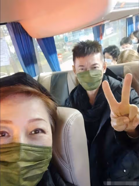 賣衛生巾裝尷尬,扮經典角色,全家上陣,過氣港星內地帶貨花招多