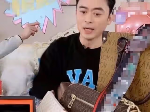 賣衛生巾裝尷尬,扮經典角色,全家上陣,過氣港星內地帶貨花招多