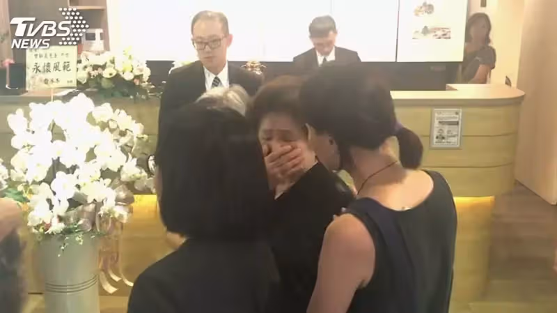 演夫妻結緣！柯淑勤曝「賀一航狂催她回台灣」：我還叫他不要吵 見他「嚥下最後一口氣」陪遺孀哭了