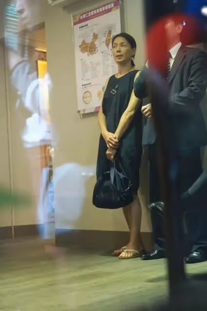 演夫妻結緣！柯淑勤曝「賀一航狂催她回台灣」：我還叫他不要吵 見他「嚥下最後一口氣」陪遺孀哭了