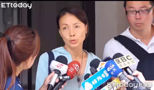 演夫妻結緣！柯淑勤曝「賀一航狂催她回台灣」：我還叫他不要吵 見他「嚥下最後一口氣」陪遺孀哭了