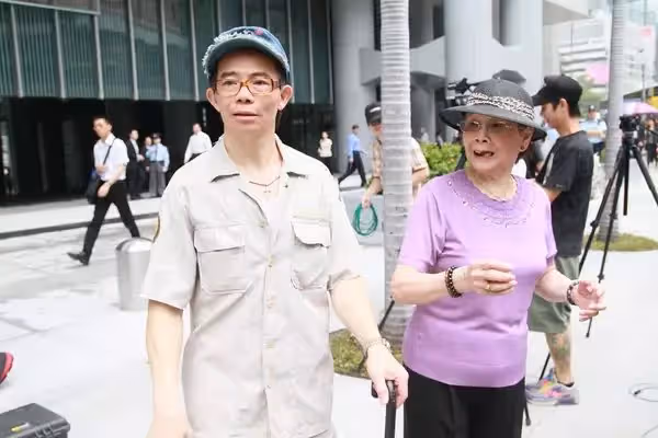 曾提告版權收入！梅艷芳親哥「出軌小三槓老母」被指見錢眼開　他突然「曬悔過書道歉」：準備當好兒子