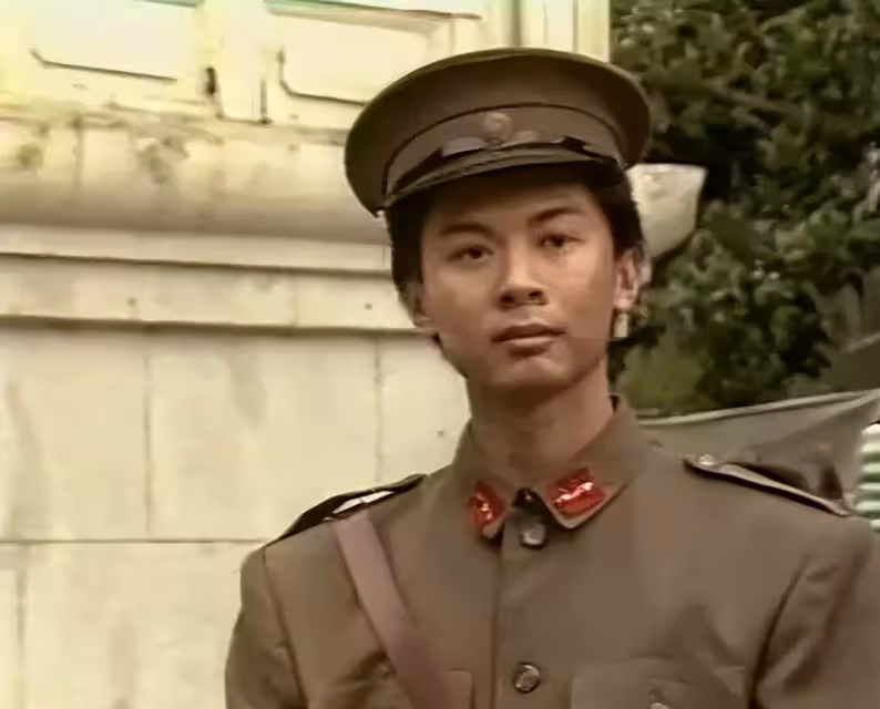 他是香港富少，知名藝人，有267億家產，卻在38歲出家當和尚