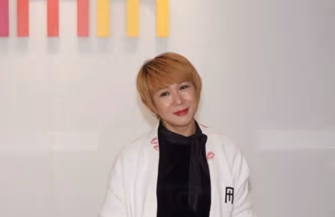 許志安初戀近況曝光,嫁富商生三娃太幸福,20歲兒子出道當模特