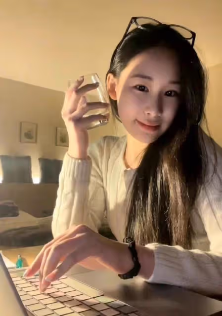 趙文卓曬14歲女兒美照!清純美艷氣質出挑,獨居海外學費高達87萬