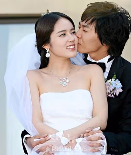 韓佳人&延政勛《兩天一夜》里親了!「搶過老婆雨傘幫撐」閃瞎全場,結婚17年初合體