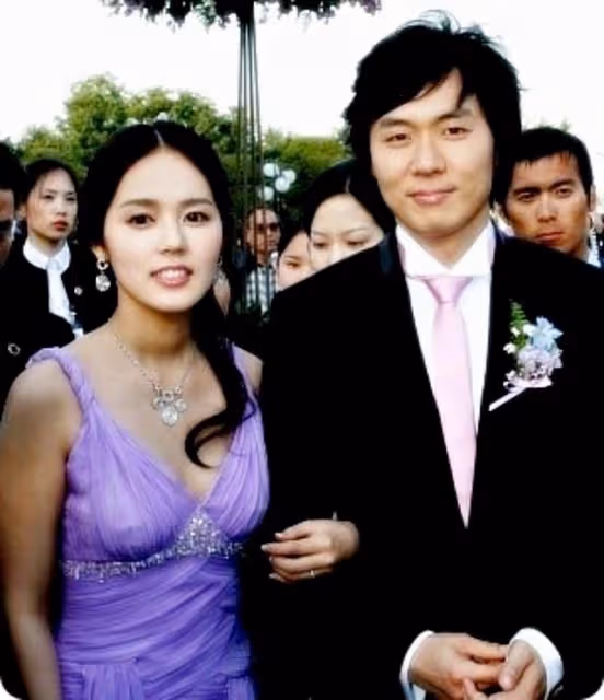 韓佳人&延政勛《兩天一夜》里親了!「搶過老婆雨傘幫撐」閃瞎全場,結婚17年初合體
