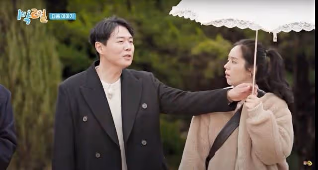 韓佳人&延政勛《兩天一夜》里親了!「搶過老婆雨傘幫撐」閃瞎全場,結婚17年初合體
