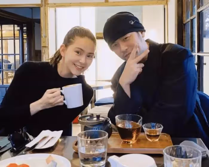 昆凌曬母女美人魚造型,6歲小周周氣質出眾,身材高挑似妙齡少女
