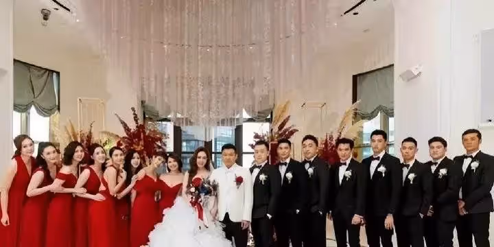 知名導演結婚現場曝光，賈靜雯帶老公現身，邱澤許瑋甯反倒像新人