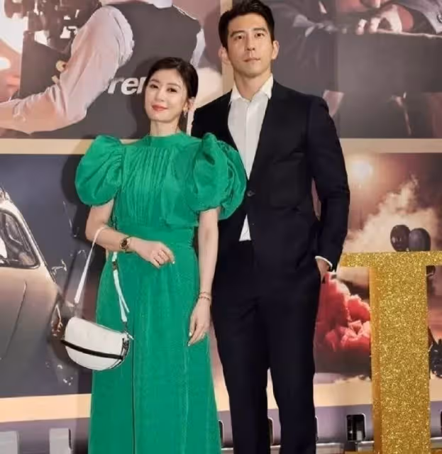 知名導演結婚現場曝光，賈靜雯帶老公現身，邱澤許瑋甯反倒像新人