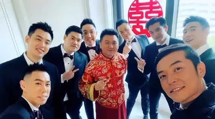 知名導演結婚現場曝光，賈靜雯帶老公現身，邱澤許瑋甯反倒像新人