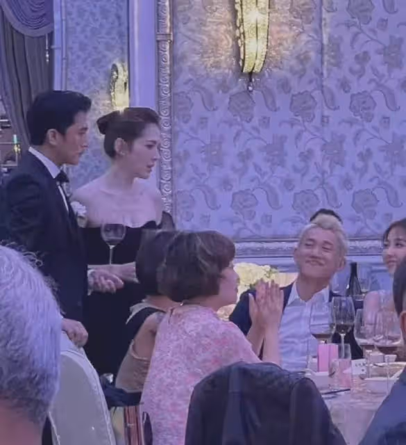 知名導演結婚現場曝光，賈靜雯帶老公現身，邱澤許瑋甯反倒像新人