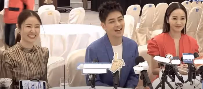 林心如曬與老公六連拍，兩人恩愛互動，霍建華顏值回春少年感十足
