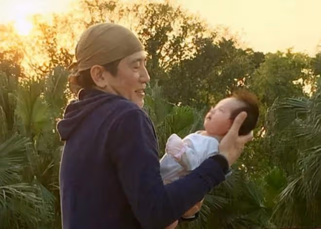 秦漢網紅兒媳穿短裙秀完美身材，女兒已4歲，仍未與孫國豪結婚