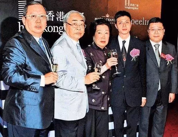 香港娛樂大亨林建名，錯失百億家產，和女人們的風流放蕩人生