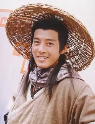 令狐沖呂頌賢，和妻子結婚多年，樂享二人世界不生子，堅持吃素多年：保持年輕的秘訣