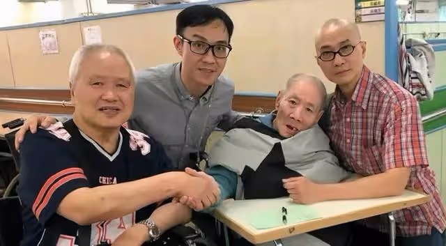 突傳死訊!香港知名老戲骨在睡夢中離世,晚年淒涼獨住養老院多年