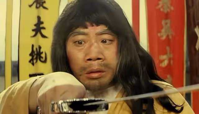 突傳死訊！香港知名老戲骨在睡夢中離世，晚年淒涼獨住養老院多年