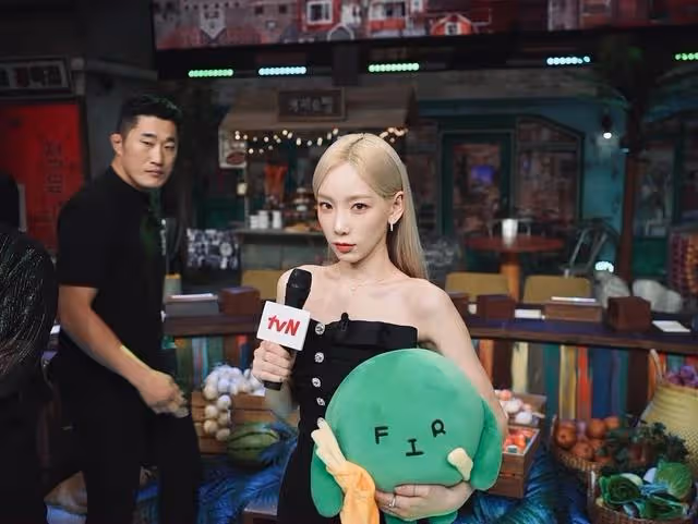 照片充滿愛意,金泰妍上傳5張照片,拍照的男人身份大發