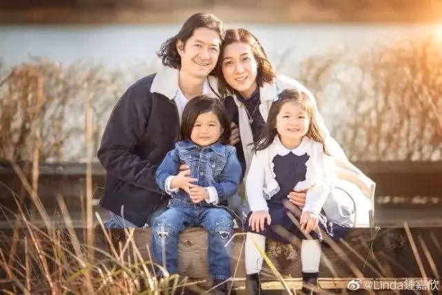 鍾嘉欣罕分享生大女兒過程像過鬼門關！產後狂出血昏倒在洗手間嚇壞老公