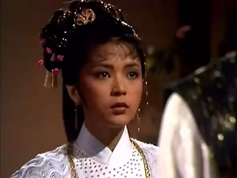 61歲「小龍女」陳玉蓮素顏照罕曝光！滿臉皺紋卻自然優雅，周潤發曾為她放棄生命，拒絕劉德華，如今帶發修行致力慈善
