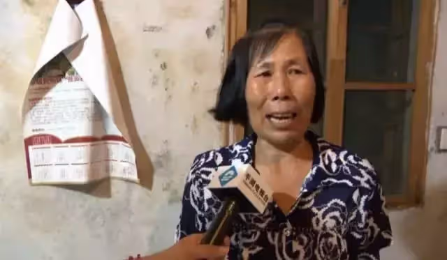 一聲同袍一生情，父意外離去留4歲女「35名軍中同袍搶當爸」　「輪班撫養長大成人」16年後感動全網