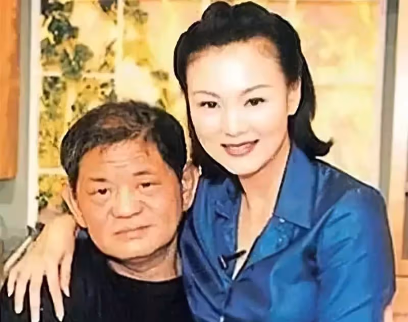 他年賺56億花20億泡妞,敗光家產後淒慘離世,給兒子留下26億巨債