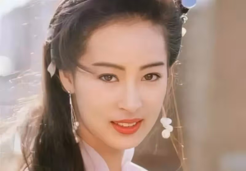 55歲TVB「古裝第一美人」曝近況,情斷梁朝偉後,如今已隱退22年