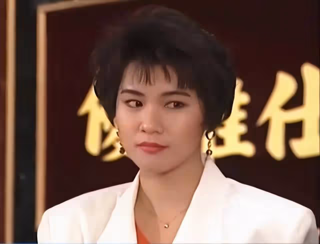 香港知名女星息影多年復出！嫁富商住六千萬豪宅，依舊風韻猶存