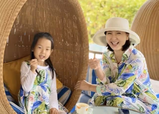 女星高齡產子圖鑑:有人脫髮老十歲、有人斷氣險喪命,林志玲獨美