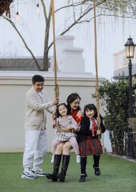 喬杉為娃豪慶生!父女三人圓臉小眼如複製,妻子撞臉王櫟鑫前妻