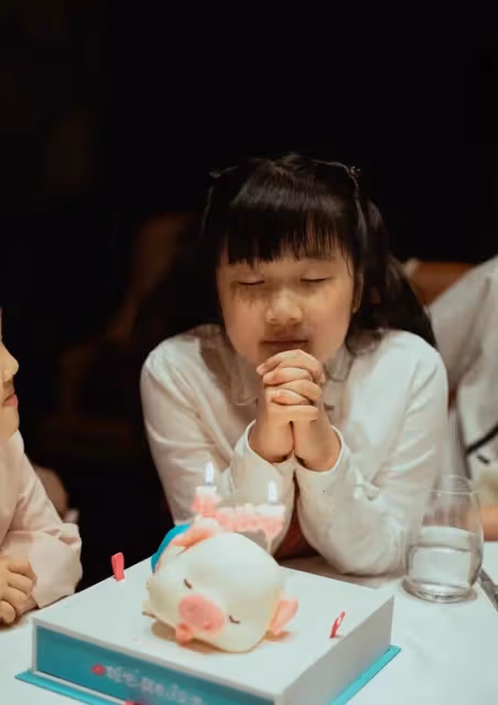 喬杉為娃豪慶生!父女三人圓臉小眼如複製,妻子撞臉王櫟鑫前妻
