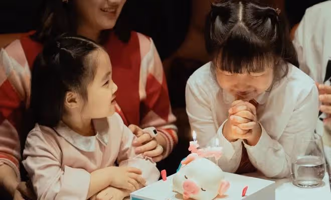 喬杉為娃豪慶生!父女三人圓臉小眼如複製,妻子撞臉王櫟鑫前妻