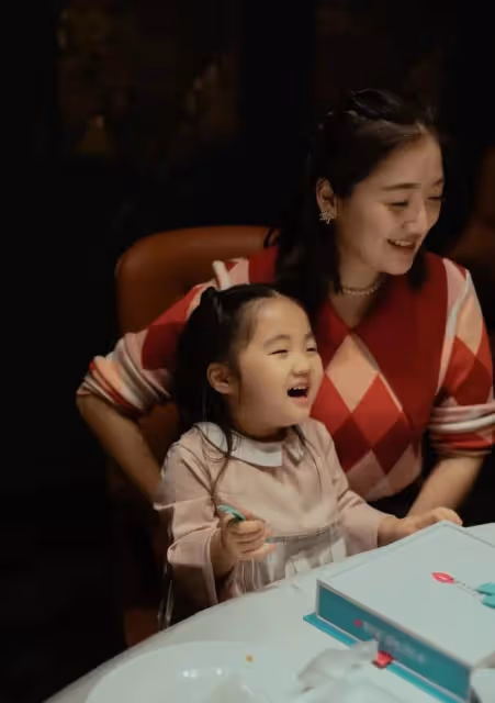 喬杉為娃豪慶生!父女三人圓臉小眼如複製,妻子撞臉王櫟鑫前妻