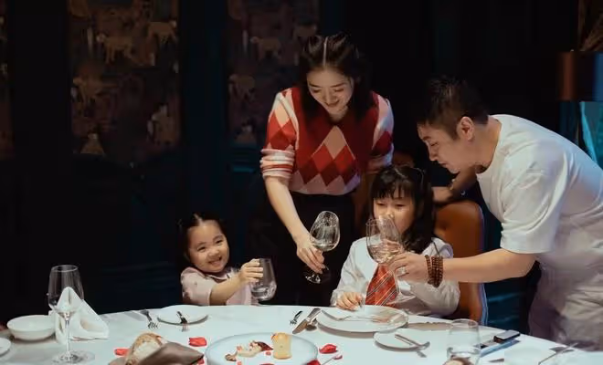 喬杉為娃豪慶生!父女三人圓臉小眼如複製,妻子撞臉王櫟鑫前妻