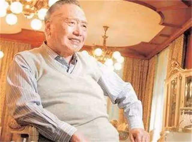 同甘共苦十幾年！他掙百億身家後「髮妻意外去世」轉身娶髮妻妹妹　晚年癡呆「無人探望」子女只顧爭奪財產