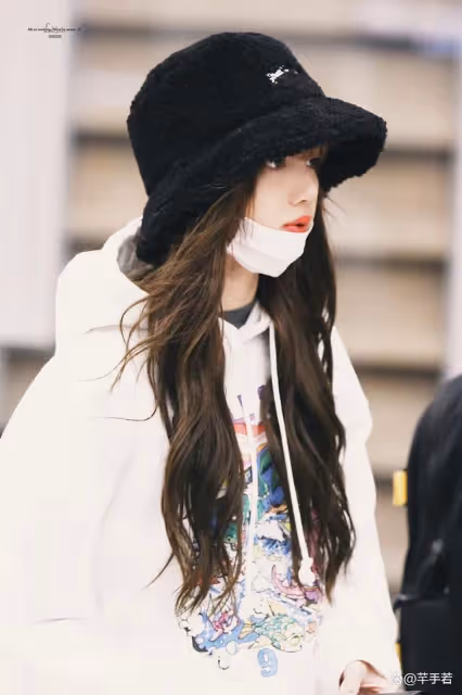 BLACKPINK成員rose遭網曝,只因晚為Lisa慶生,嘔吐的表情被刷屏