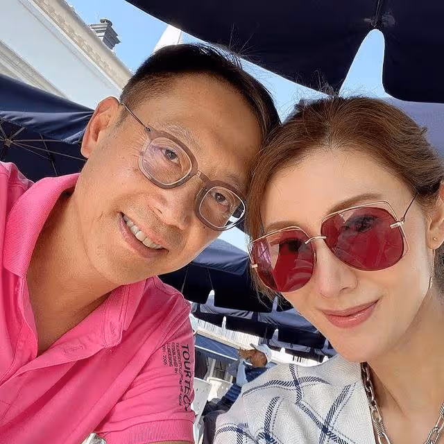 李嘉欣兒子變身做網紅!全程「飆英語解說」遊戲,雙眼皮圓嘟嘟臉蛋和爸爸如「復製粘貼」