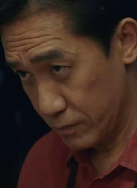 劉嘉玲近照,緊身褲顯大長腿,皮膚暴露真實年齡,網友:梁朝偉更顯老?