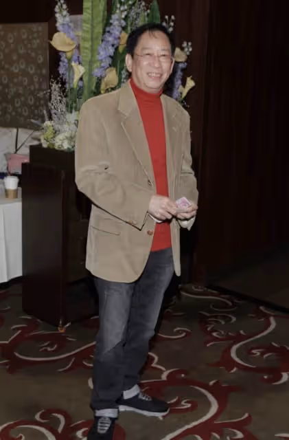 劉鑾雄資助71歲TVB綠葉黎彼得,代繳手術費及給予生活費,視對方為偶像,網友:滿滿正能量