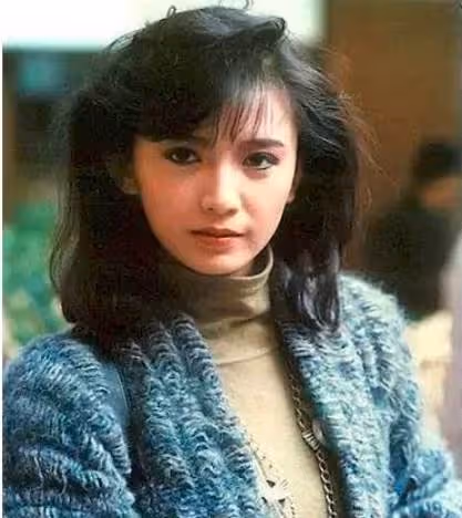 56歲曾華倩喜慶生!皮膚緊致細膩,22歲兒子身高1米91帥氣十足,曾被笑稱為「豪門棄婦」今把兒子培養成冠軍
